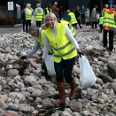 19. april: Dronningen og Kronprinsessen deltar på søppelplukking i Sandefjord. Foto: Lise Åserud, NTB scanpix